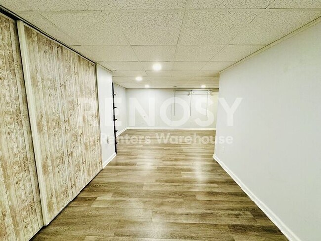 Building Photo - 1308 Landmark Trail S