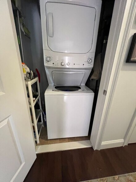 Building Photo - 90 Clinton Ave