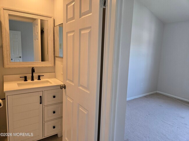 Building Photo - 761 Banyan Ct