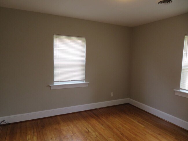 Building Photo - Colonial Heights Virginia