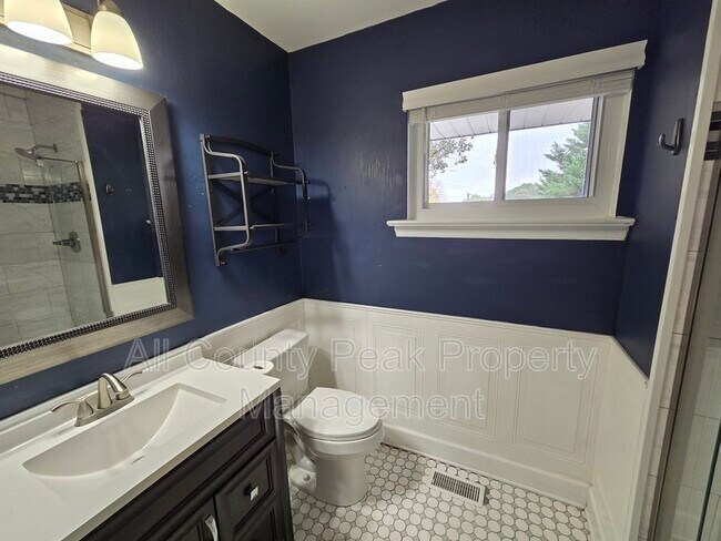 Building Photo - 3934 Kensington Dr