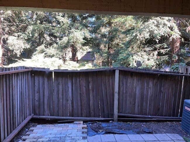 Building Photo - 2150 Northwood Cir