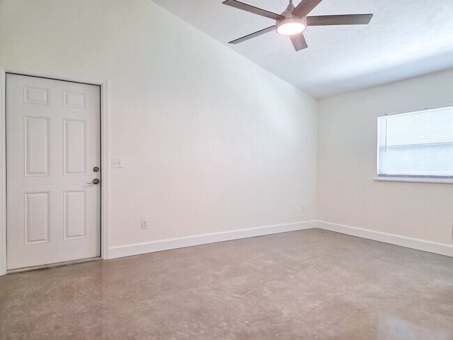 Building Photo - Beautiful 4/2 in Fairbanks Park
