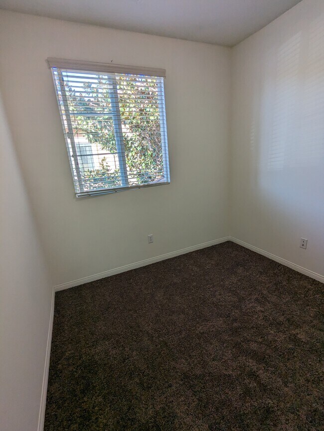 Upstairs room - 2911 Esperanza Way