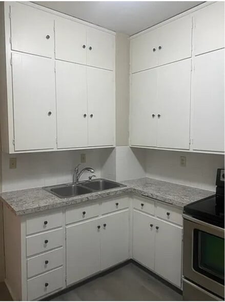 Building Photo - 3215 N 60th St