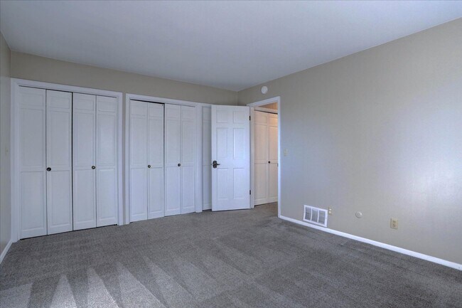 Building Photo - 3 Bedroom 3 Bathroom Home on a 1 Acre Lot