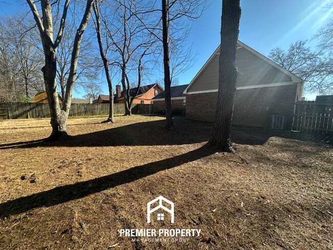 Building Photo - 6764 Henredon Dr