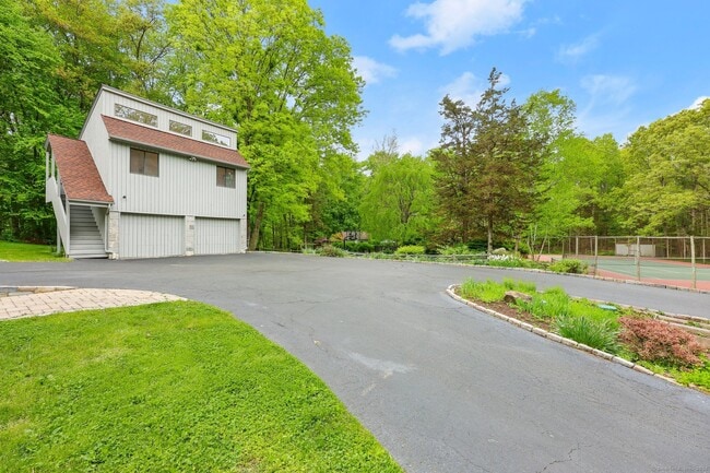 Building Photo - 7 White Oak Ln