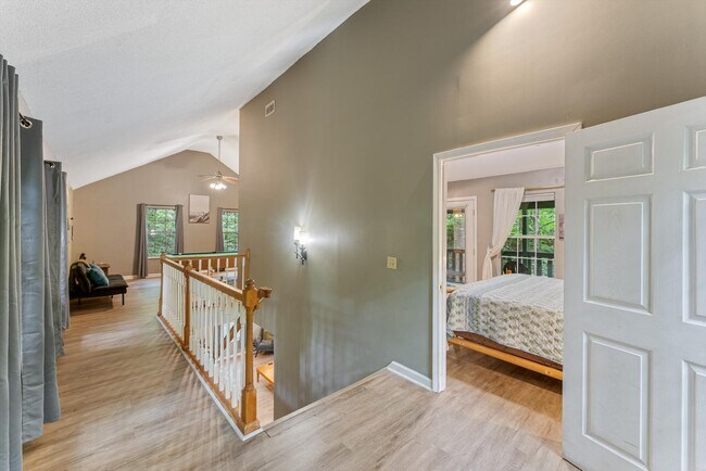 Building Photo - 1052 Twin Oaks Rd