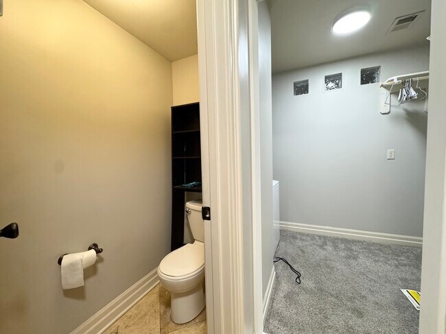 Building Photo - 1715 Summit St