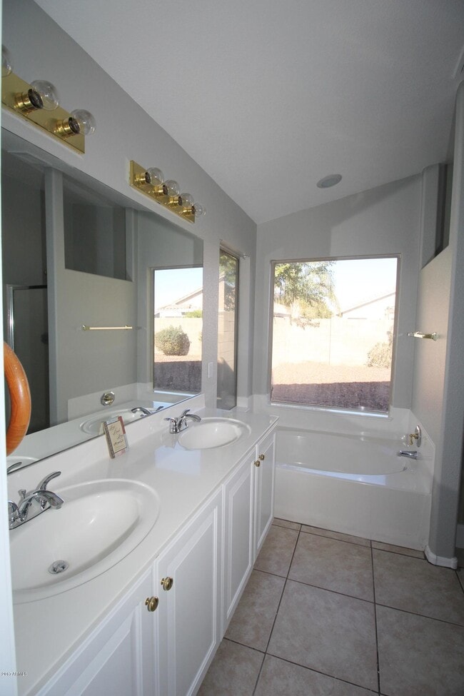 Building Photo - 14900 W Honeysuckle Ln