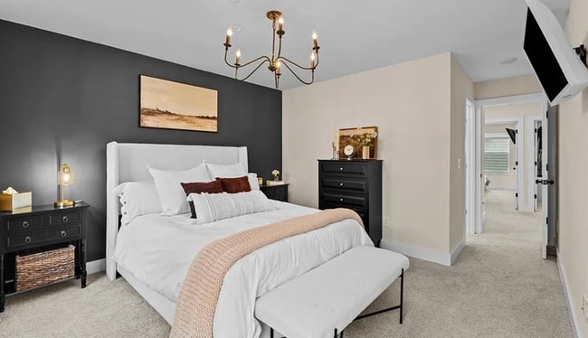 Building Photo - Like new modern maintenance free 3 bedroom 2.5 bath townhouse in Greensboro. Lawn care included.