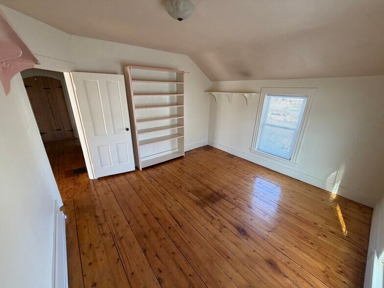 Building Photo - 127 Church Ave