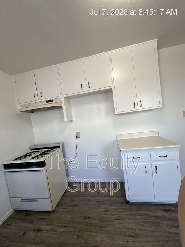 Building Photo - 710 E Tulare Ave