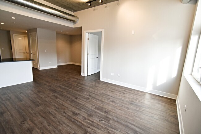 Building Photo - 3833 N Broadway