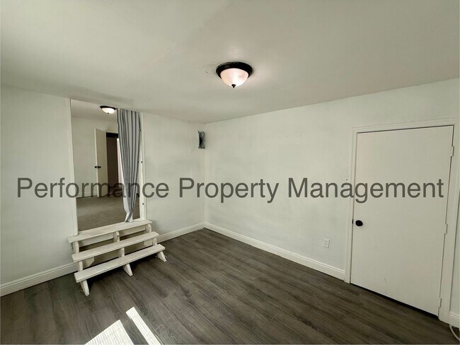Building Photo - Cozy 3 Bed/2 Bath E Bakersfield Home w/ Solar, RBP & $0 Deposit Option