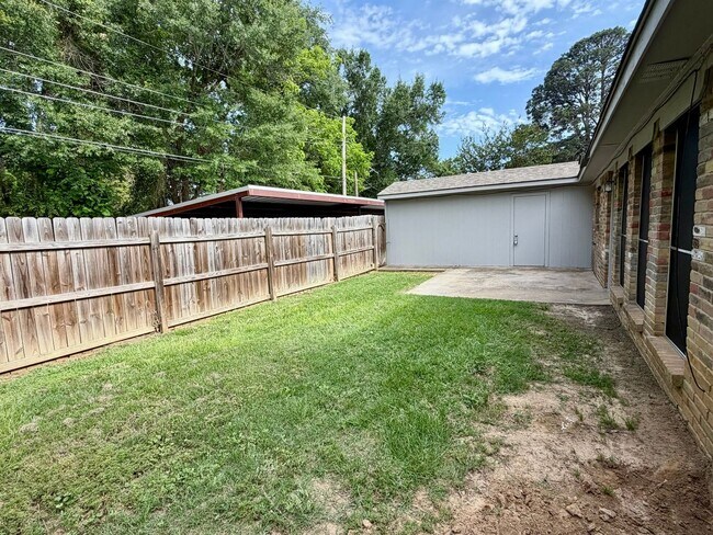 Building Photo - 402 Fawn Trail
