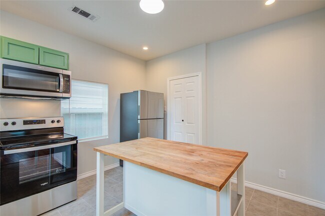 Building Photo - 2712 Link Rd