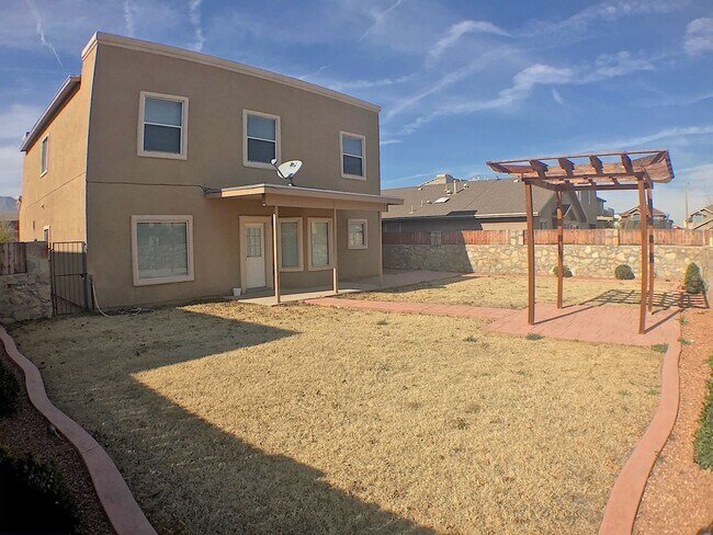 Building Photo - Northeast El Paso/Sandstone Ranch 4 bed Re...