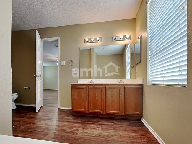 Building Photo - 711 Odenville Dr