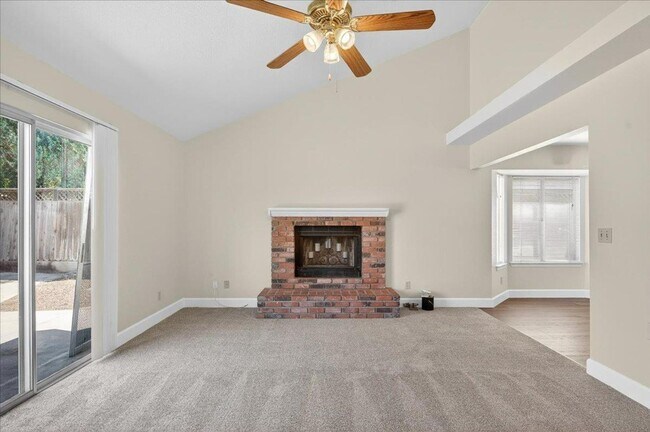 Building Photo - Nicely Remodeled North Fresno 3/2