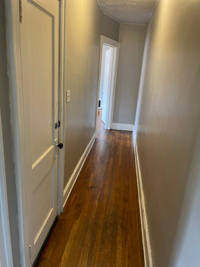 Building Photo - 5 E Mitchell Ave