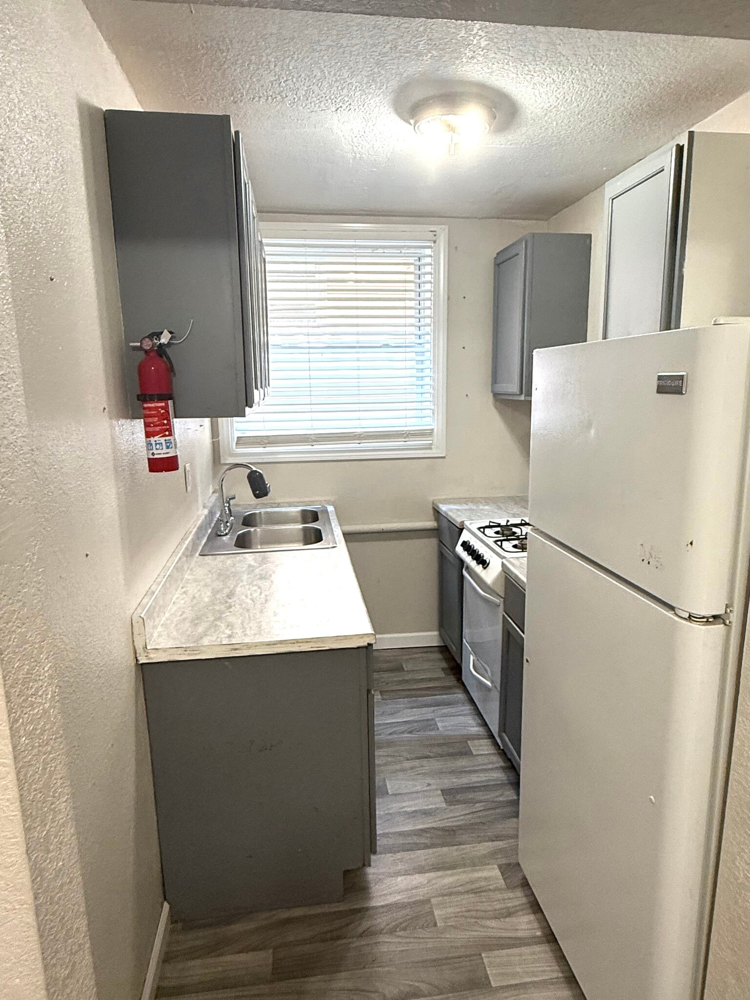 Building Photo - 706 W Prairie Ave