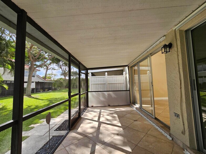 Building Photo - 7526 Pinewalk Dr S