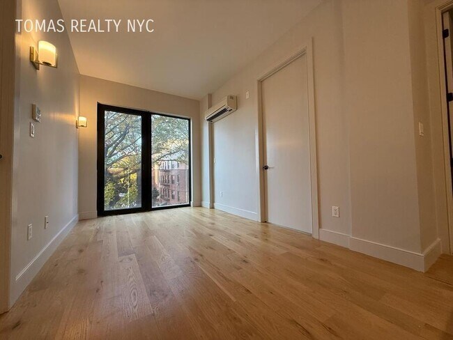 Building Photo - 1890 Pelham Pkwy S