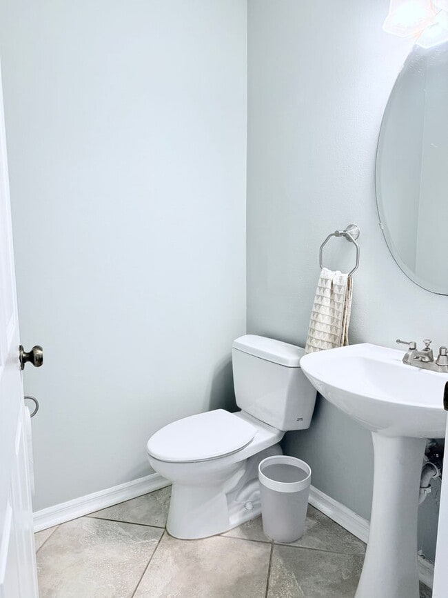 Building Photo - $2200 | 3-Bedroom 2.5-Bath Single-Family H...