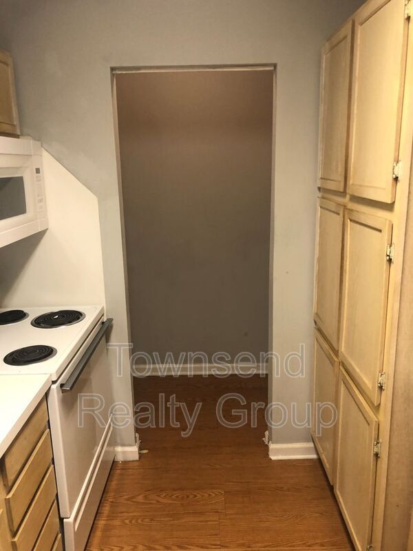 Building Photo - 1930 Gion St