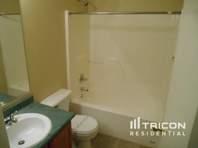 Building Photo - 106 S Valle Verde