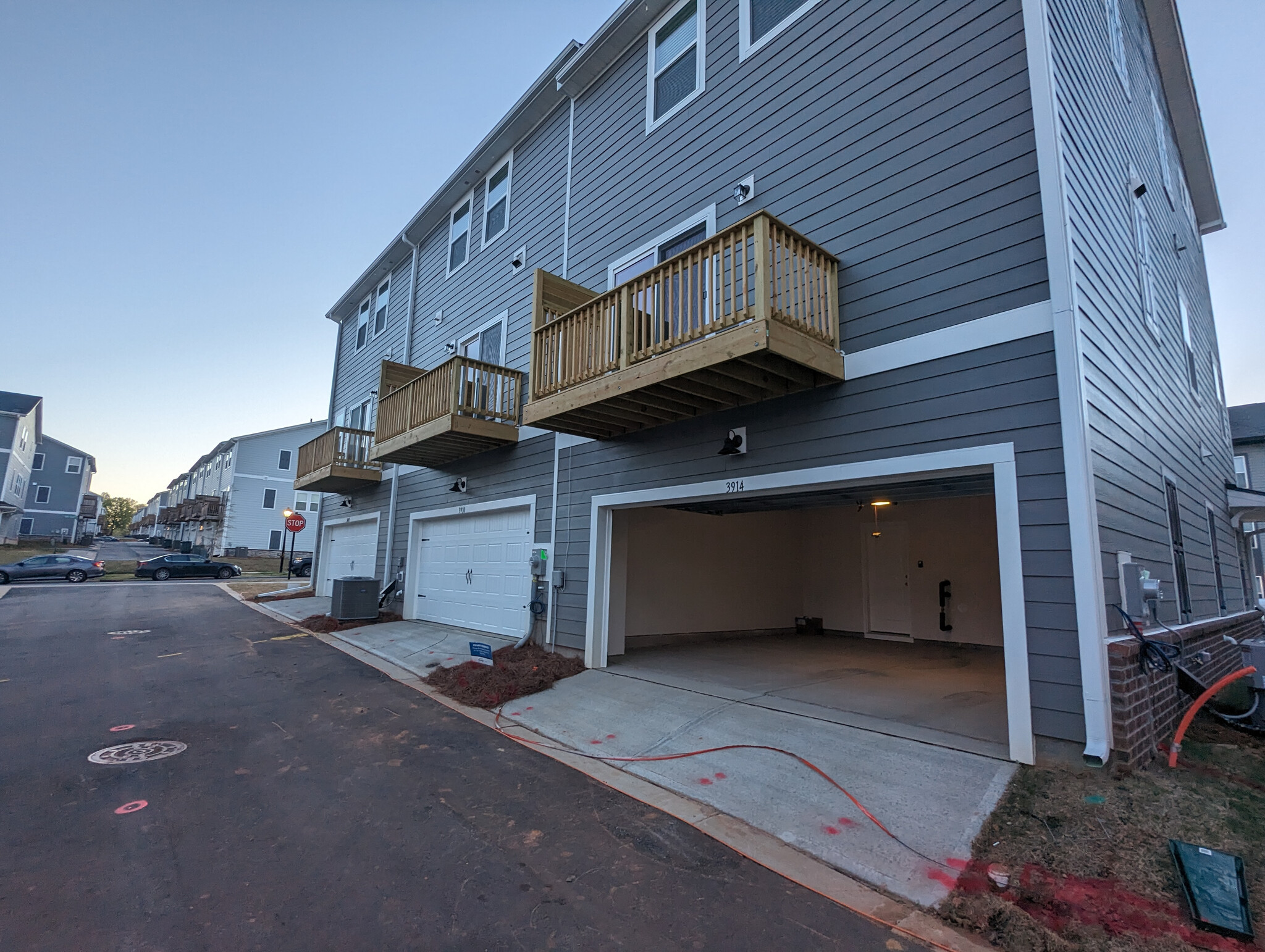 Building Photo - Room in Townhome on Memorial Pkwy