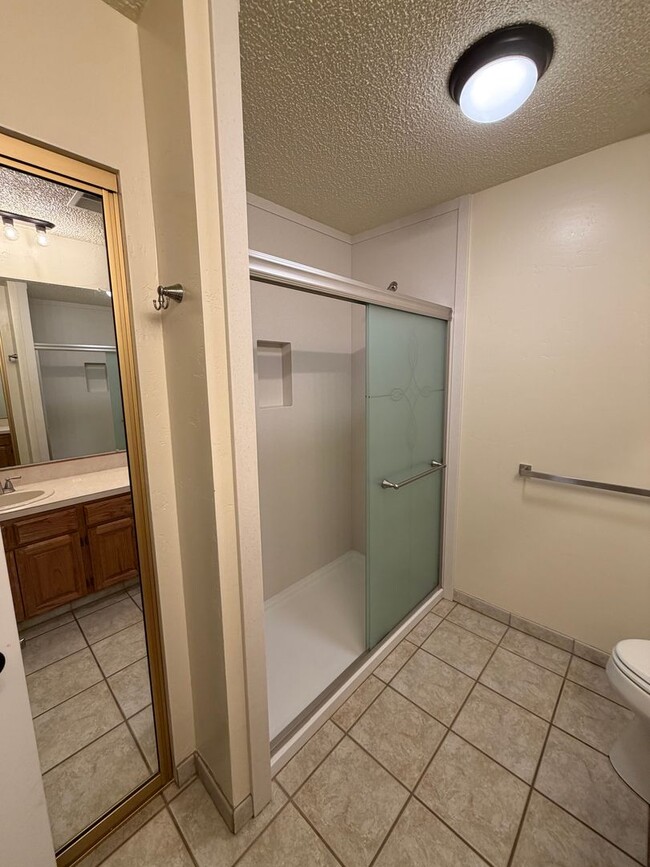 Building Photo - Hard to find 3 Bdrm, 2 Bath home in Harbor isles on the canal 2 miles to Sky Lakes Medical Ctr an...