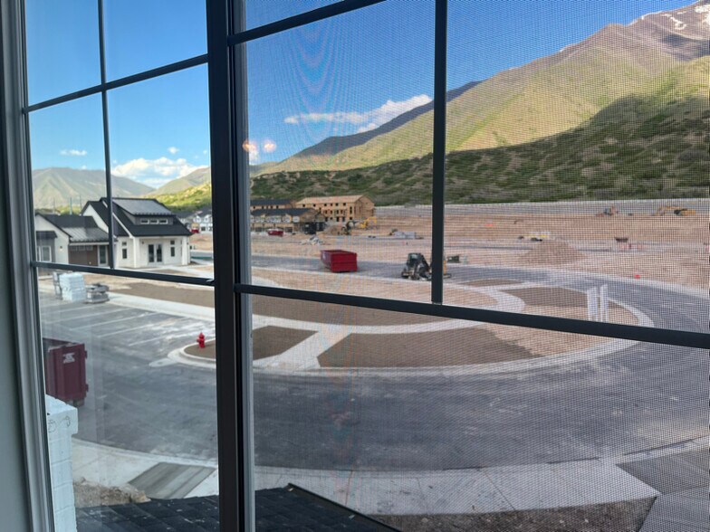 Building Photo - 710 715 S