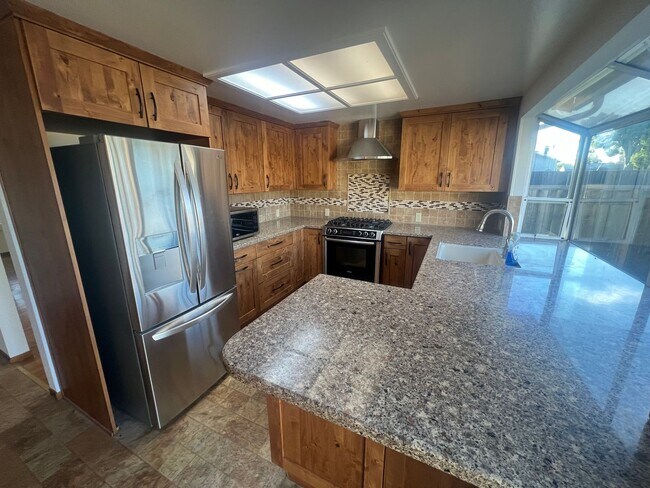 Building Photo - Beautiful 4 bed 2 bath home in Sunnyvale. Must see!