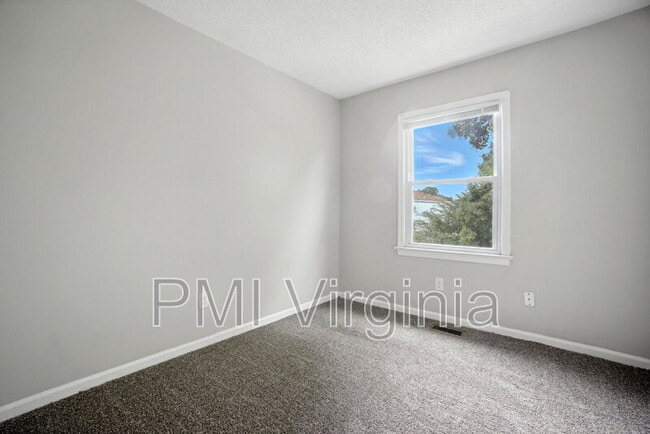 Building Photo - 1077 Commonwealth Pl