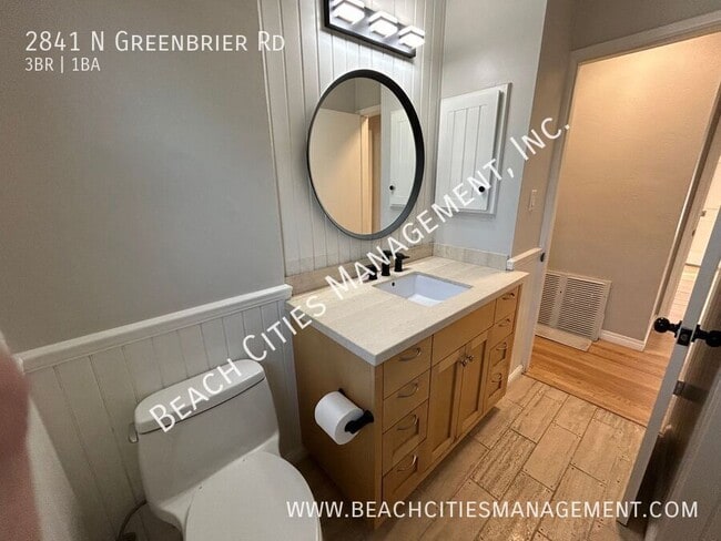 Building Photo - 2841 N Greenbrier Rd