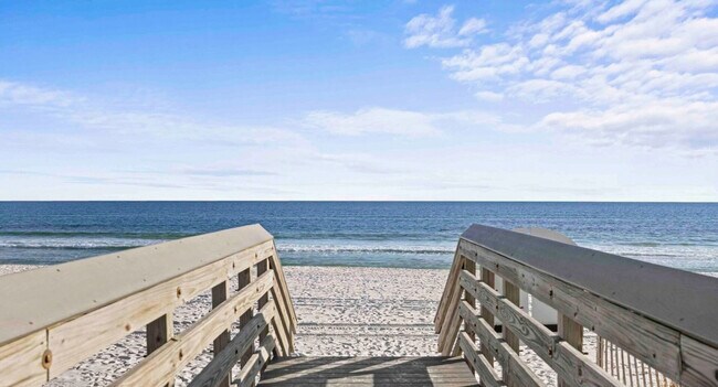 Building Photo - 556 Coral Ct