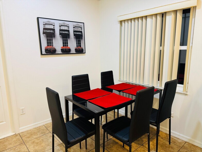 Shared Dining Room - 536 Cheshire Way