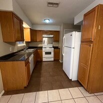 Building Photo - 7208 Creekside Dr