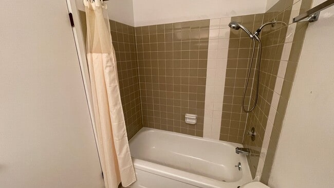 Building Photo - Walnut Creek! 1 bedroom 1 bath  excellent location walk to Bart & Bay Club, minutes to Downtown!