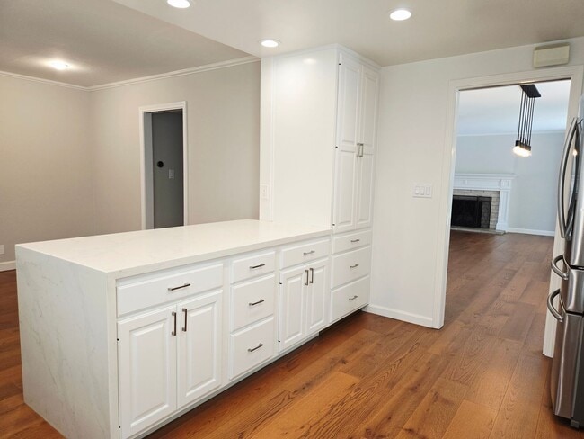 Building Photo - Stunning 4BD + Office Home with Pool in Li...