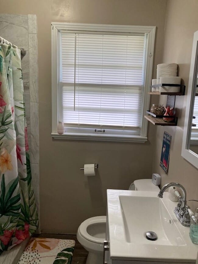Building Photo - Furnished Long Beach 2 Bedroom