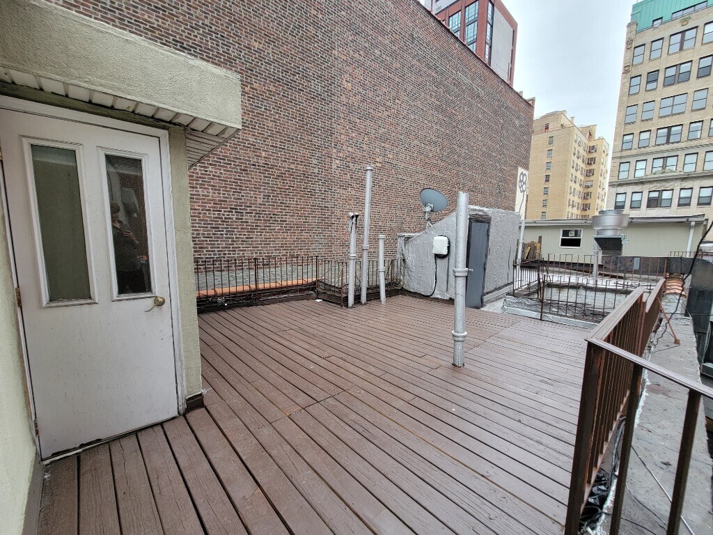 Building Photo - 221 E 23rd St