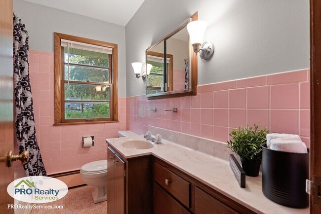 Building Photo - 3 Bedroom Home in Crystal
