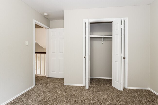 Building Photo - 2322 Piddler Dr