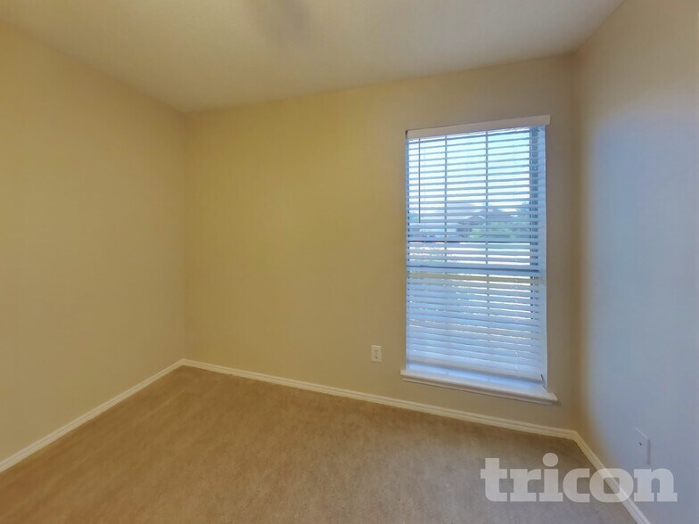Building Photo - 409 Roan Ln