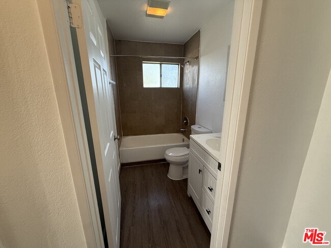 Building Photo - 1505 S Dunsmuir Ave