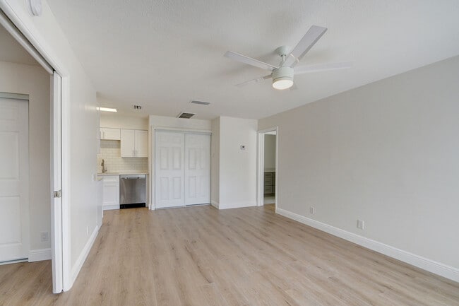Building Photo - 614 Executive Center Dr